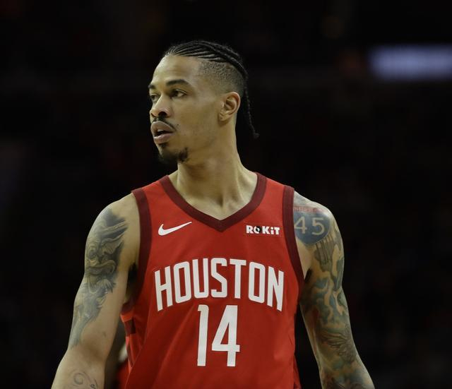 犹他爵士今晨复出首秀风云突变皇家马德里窗口期官宣签约，达拉斯独行侠围绕NBA季后赛刷新队史纪录看傻球迷的简单介绍