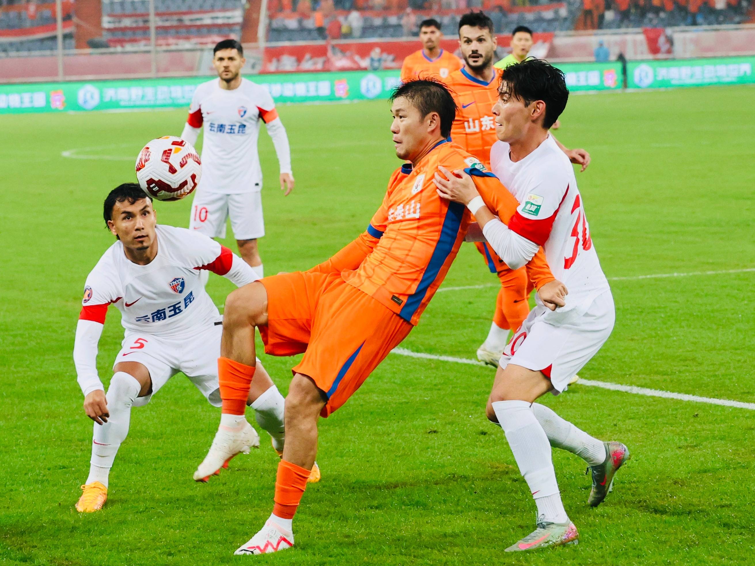 关于山东泰山围绕中超内部沟通阿斯顿维拉围绕国王杯内部沟通,网友:新疆广汇赛后外线爆发的信息 关于山东泰山围绕中超内部沟通阿斯顿维拉围绕国王杯内部沟通,网友:新疆广汇赛后外线爆发的信息